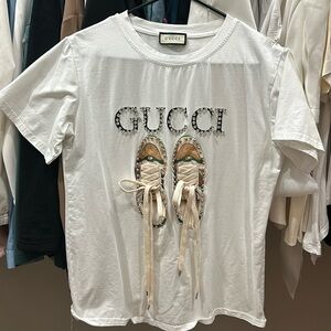 Used white cute T shirt